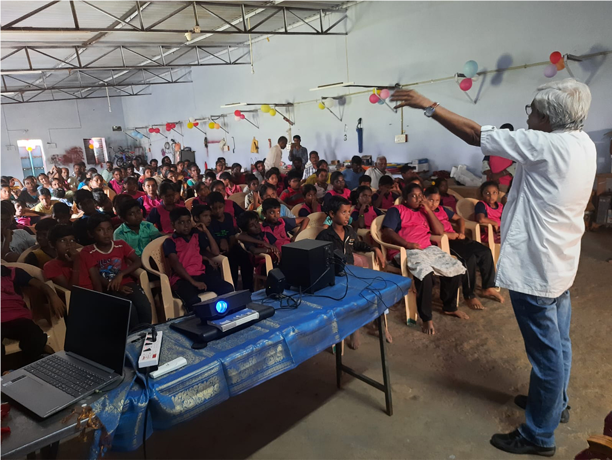 Dr Jeyachandran delivering a session on Future of Education to students and parents